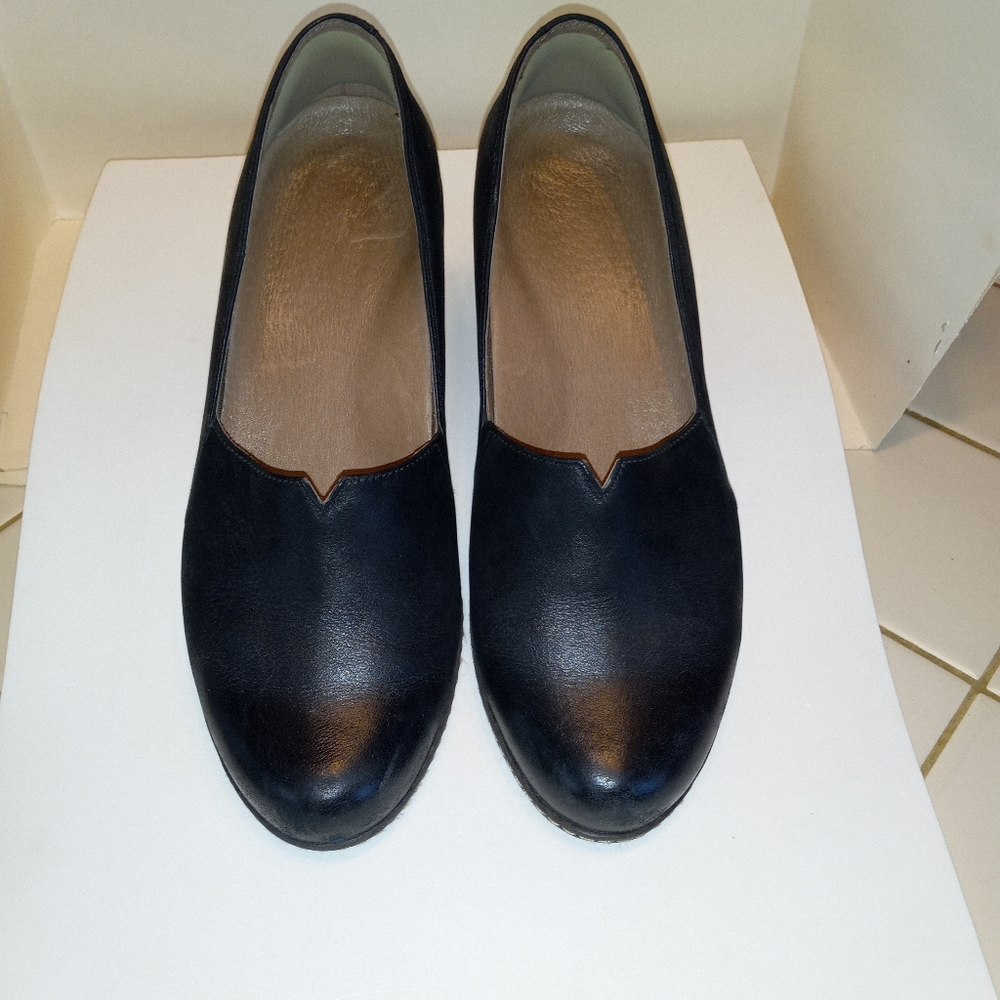 Dansko Black Heels with Comfort and Style